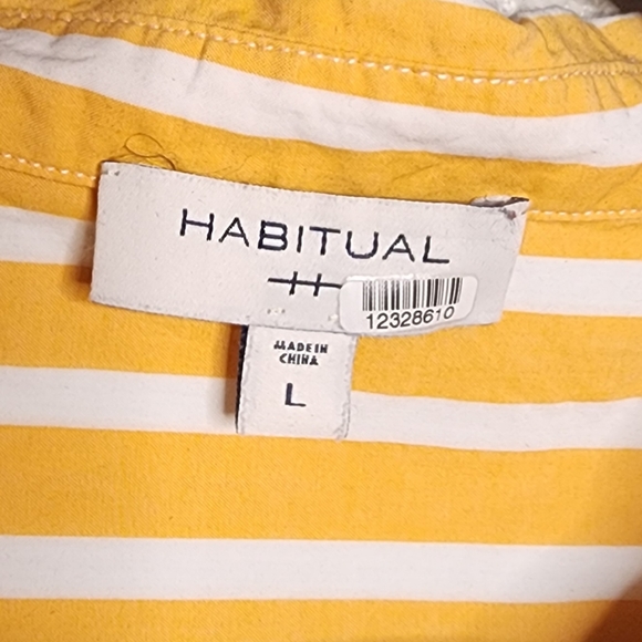 Large Habitual Sleeveless button-down top - Picture 2 of 8